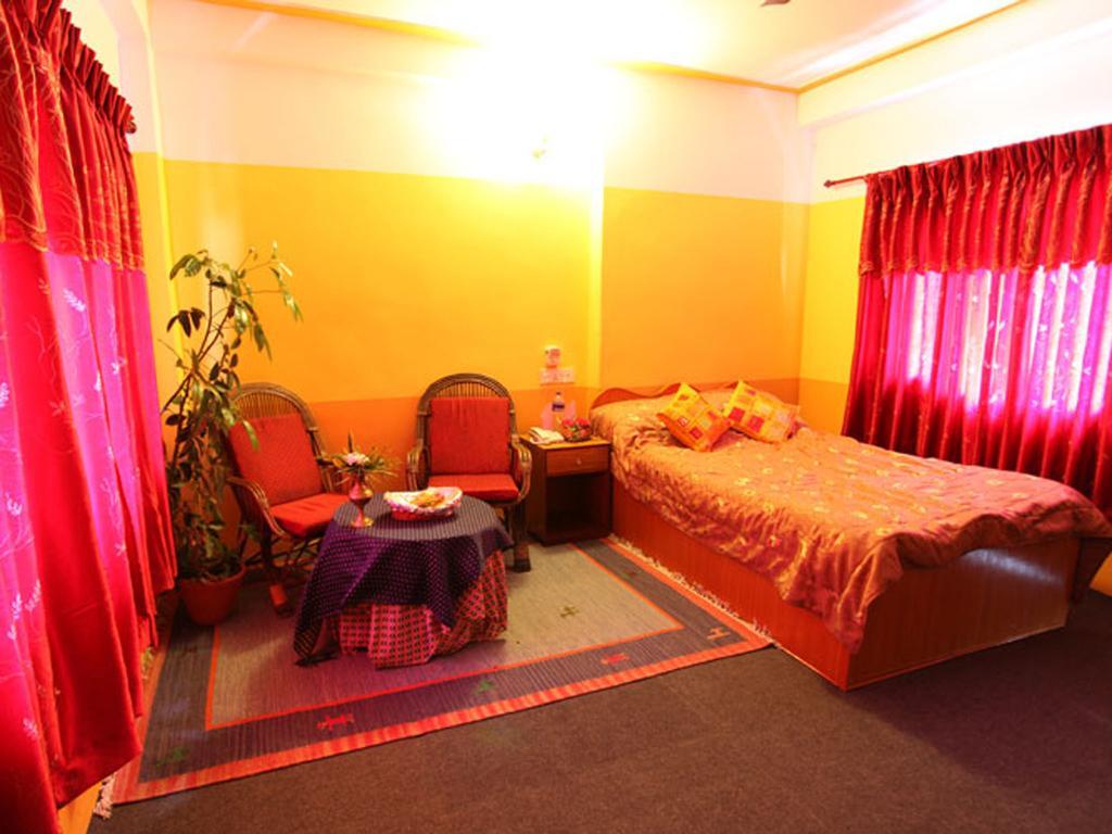Trekkers Lodge Pokhara Szoba fotó